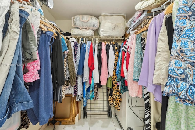 walk in closet with tile flooring