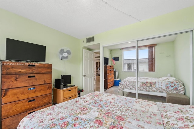 bedroom featuring a closet