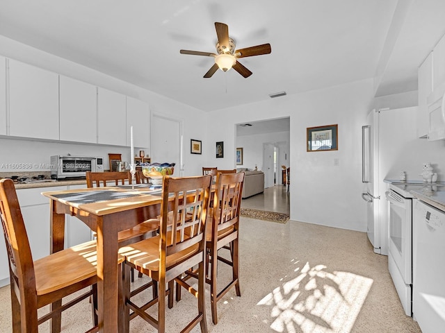 dining room with ceiling fan