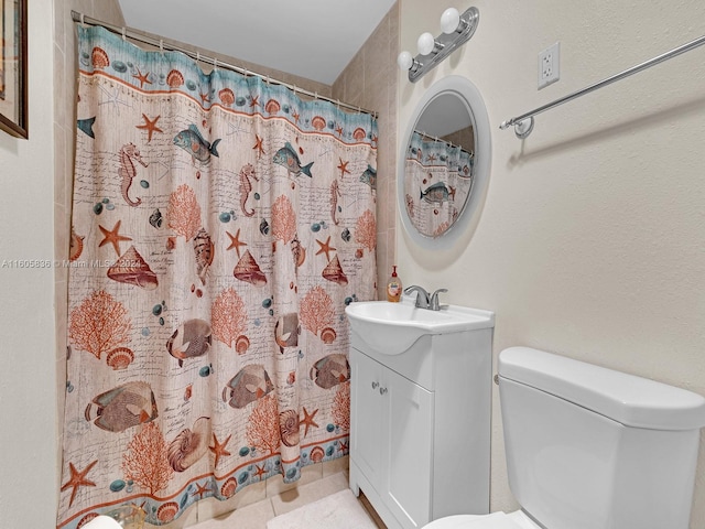 bathroom featuring toilet, a shower with shower curtain, and vanity