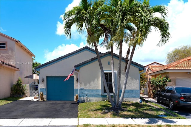 view of front facade featuring a garage