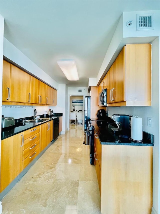 kitchen with electric range oven, fridge, sink, and black dishwasher