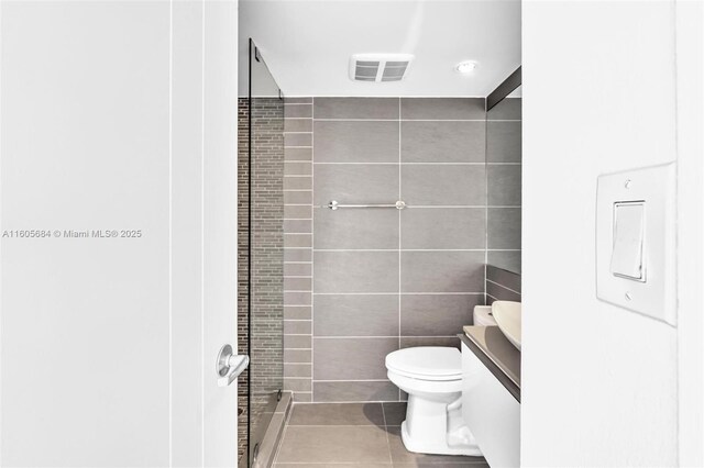 bathroom featuring tiled shower and tile patterned floors