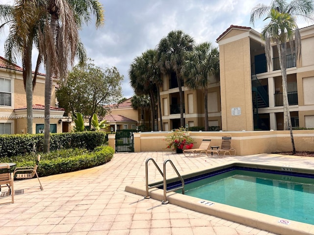 view of swimming pool