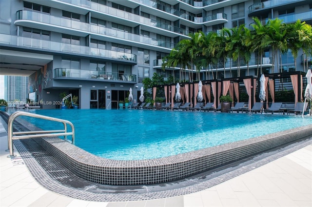 view of swimming pool