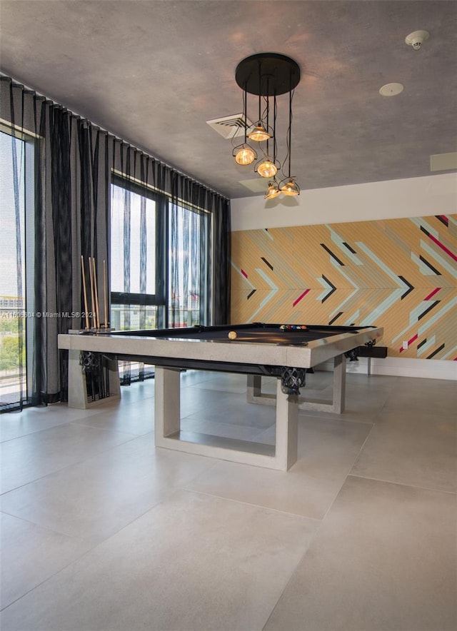 rec room featuring pool table