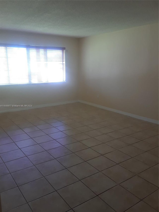 empty room featuring a textured ceiling