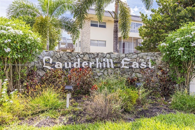 view of community / neighborhood sign