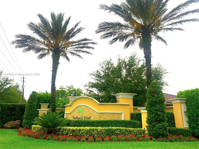 view of community / neighborhood sign