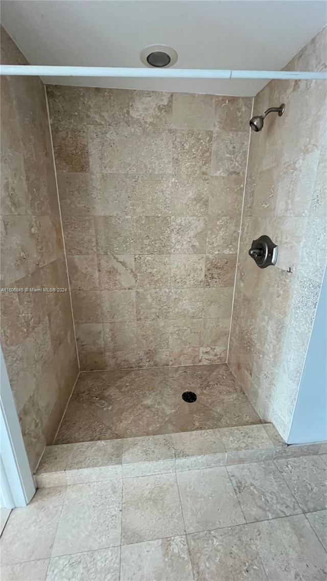 bathroom with a tile shower