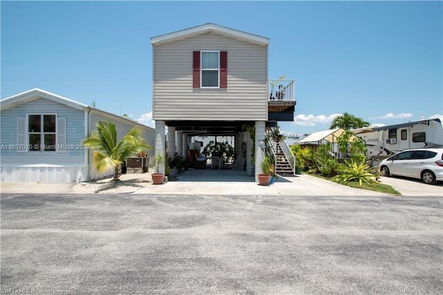 view of front of property featuring a carport