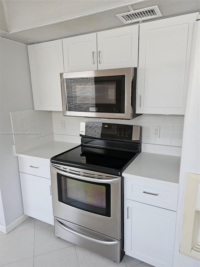 kitchen featuring visible vents, backsplash, white cabinetry, appliances with stainless steel finishes, and light countertops