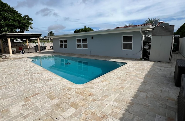 view of swimming pool featuring a patio