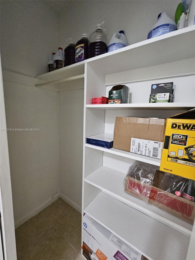 walk in closet featuring tile patterned floors