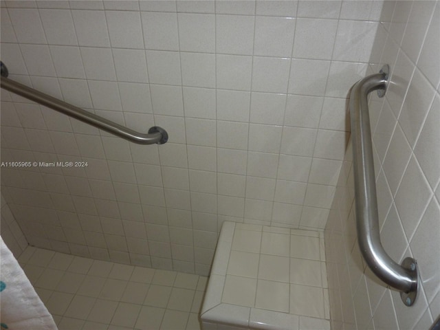 bathroom featuring tiled shower