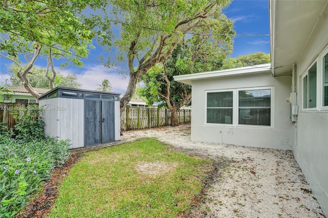 view of yard with a storage shed