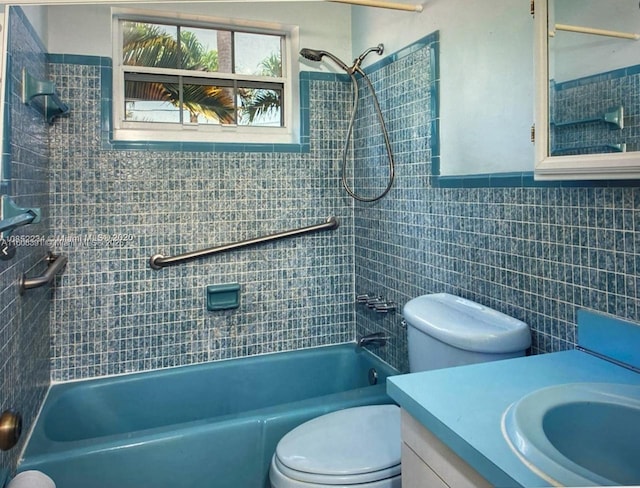 full bathroom with vanity, toilet, and tiled shower / bath