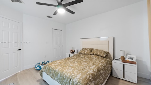 bedroom with light wood-type flooring and ceiling fan