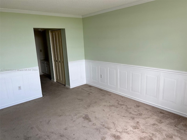 spare room featuring carpet and ornamental molding