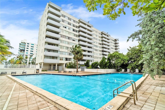 view of swimming pool