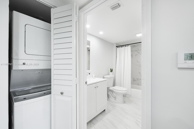 bathroom featuring stacked washer and clothes dryer, a shower with shower curtain, vanity, and toilet