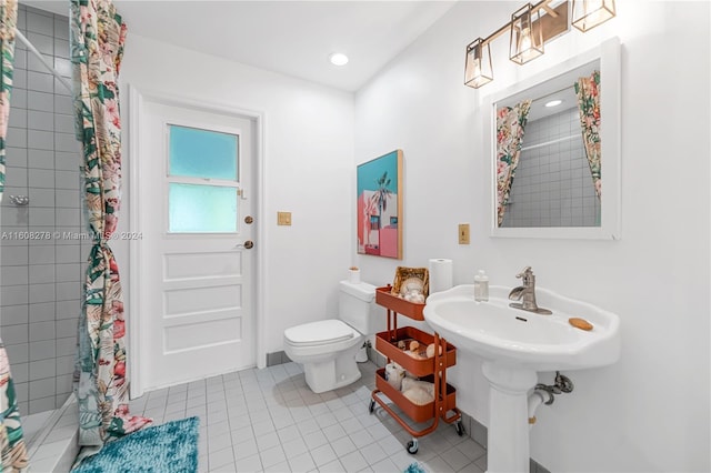 bathroom with tile patterned flooring, curtained shower, and toilet