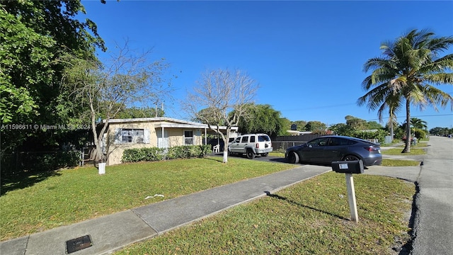 view of front of house featuring a front yard