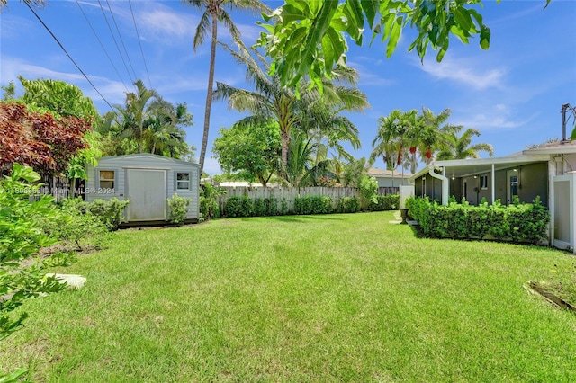 view of yard featuring a shed