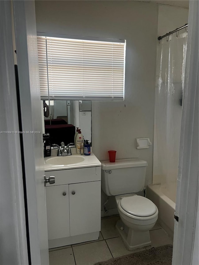 full bathroom featuring tile flooring, toilet, shower / tub combo with curtain, and oversized vanity