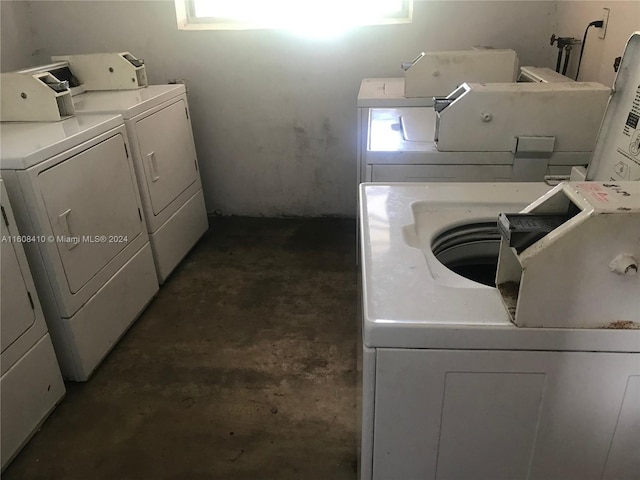 washroom with washer and clothes dryer