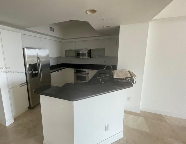 kitchen with sink, kitchen peninsula, and stainless steel appliances