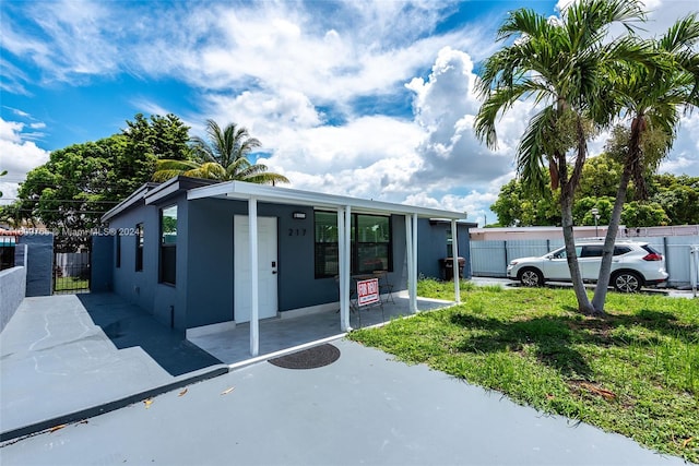 view of front of property