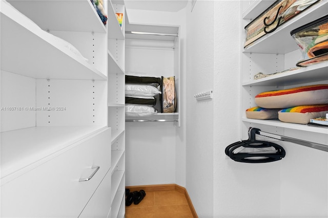 walk in closet featuring light tile patterned flooring