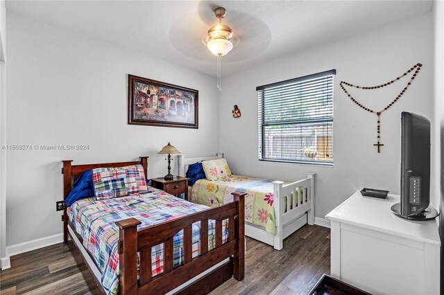 bedroom with dark wood-type flooring and ceiling fan