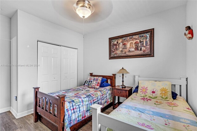 674 SE 33rd Ter, Homestead, FL 33033 - bedroom featuring wood-type flooring, a closet, and ceiling fan