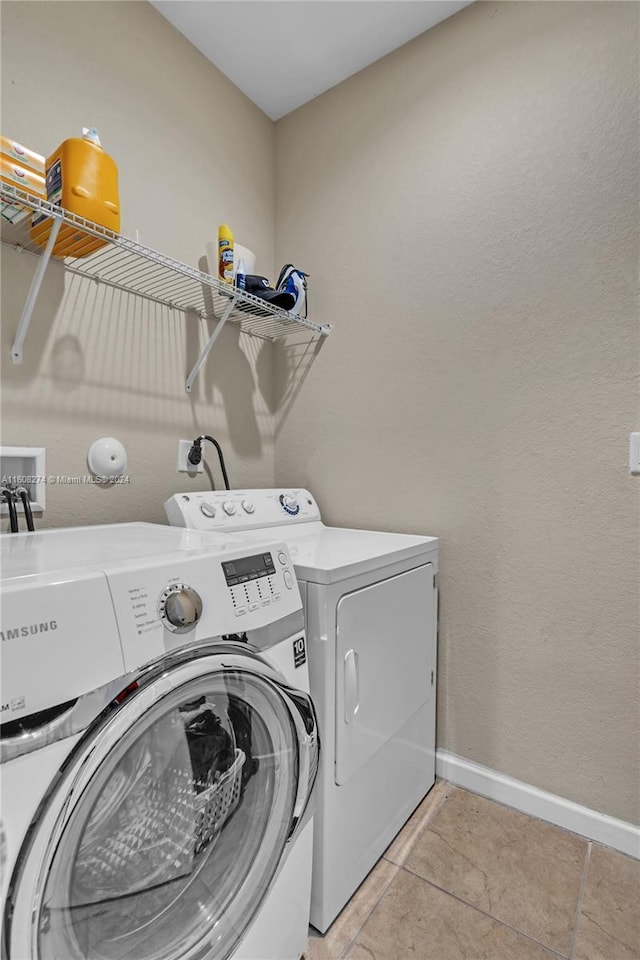 674 SE 33rd Ter, Homestead, FL 33033 - washroom with light tile patterned floors and washing machine and dryer