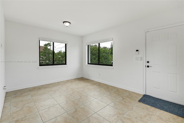 unfurnished room featuring light tile patterned flooring