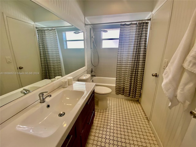 full bathroom with toilet, vanity, and shower / tub combo