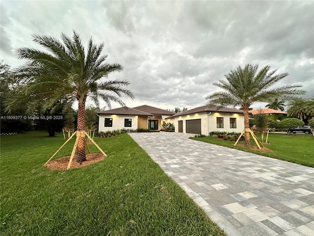 view of front facade featuring a garage and a front yard