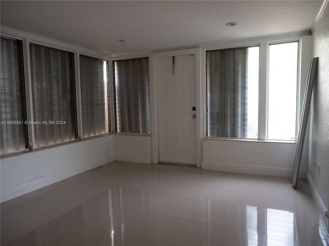 empty room featuring light tile patterned floors