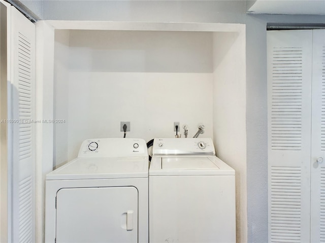 washroom featuring washing machine and dryer