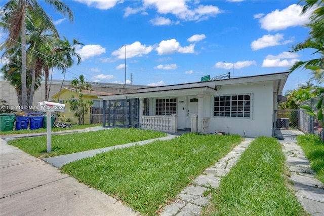 single story home featuring a front yard