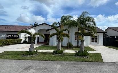 view of front of house featuring concrete driveway