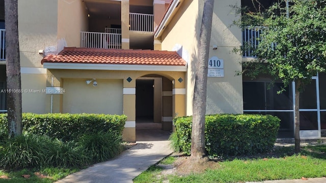 entrance to property with a balcony