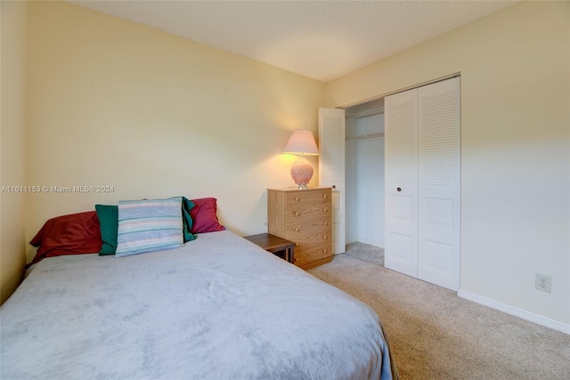 bedroom with a closet and carpet flooring