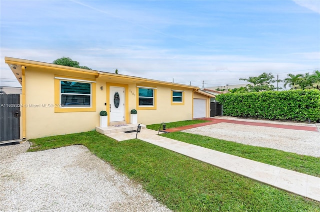 view of front facade featuring a front lawn and a garage