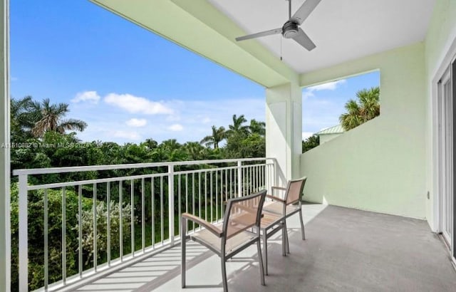 balcony featuring ceiling fan