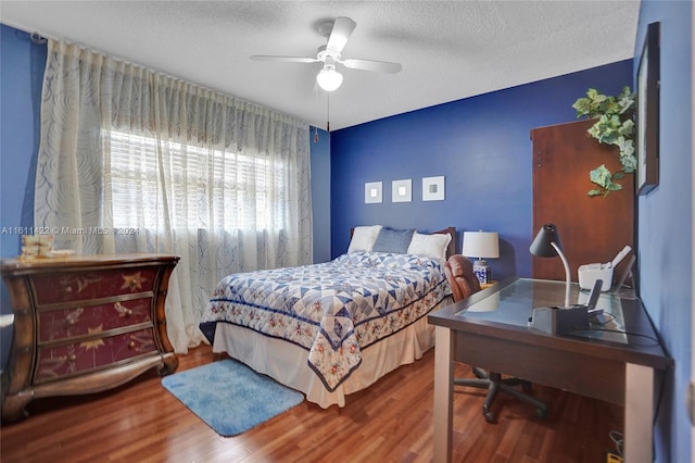 bedroom featuring a textured ceiling, ceiling fan, and hardwood / wood-style floors