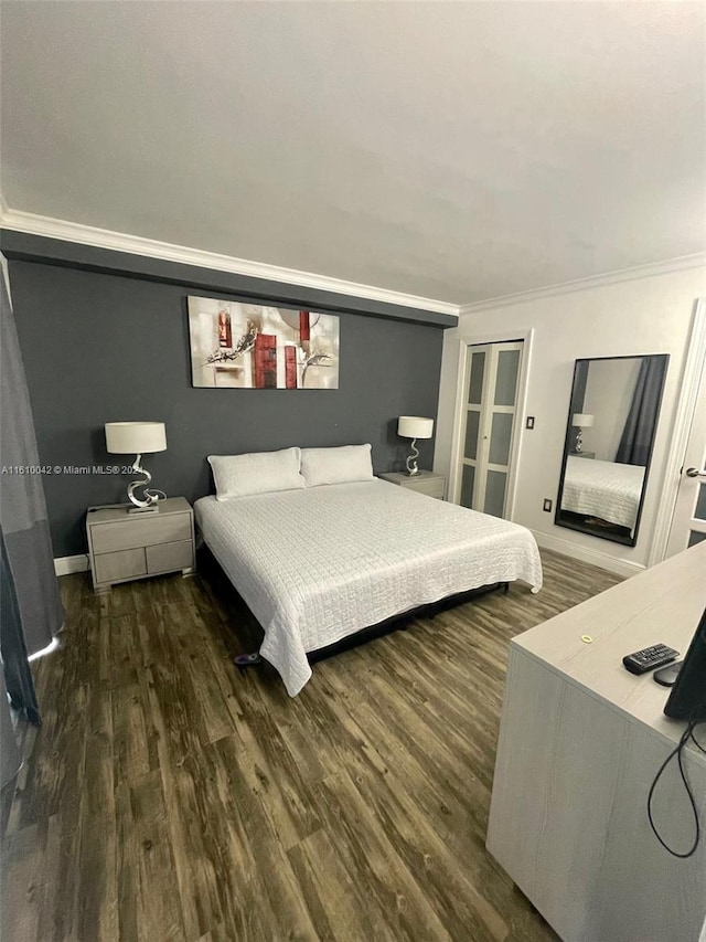 bedroom featuring dark hardwood / wood-style floors and crown molding