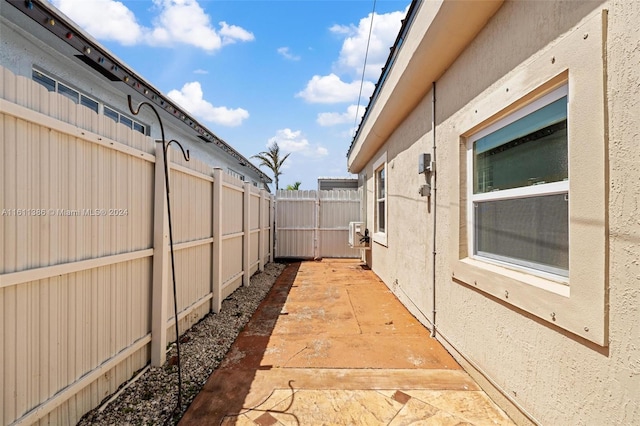 view of yard with a patio area